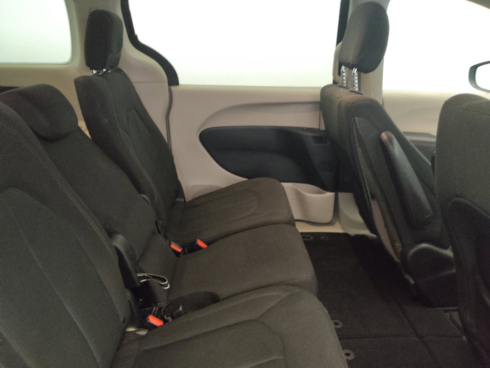 Used 2017 Chrysler Pacifica Touring FWD image 19