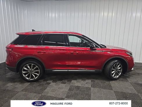 Used 2021 Lincoln Corsair AWD w/ Premium Package image 2