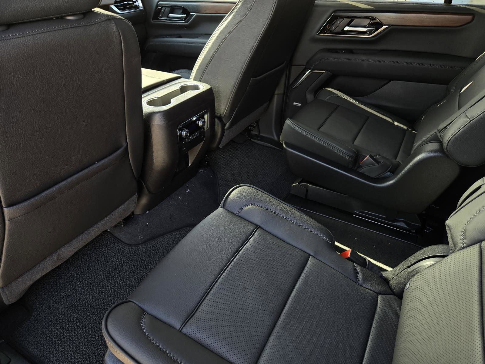 New 2026 GMC Yukon Denali w/ Sun & Power Step Package AWD/4WD image 6