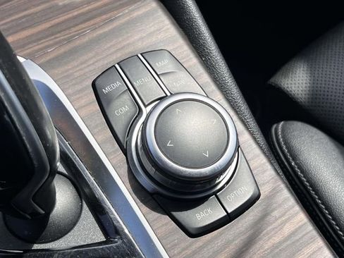 Used 2022 BMW 530e w/ Premium Package image 37