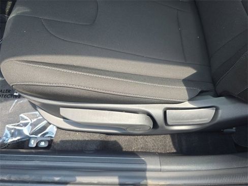 New 2025 Hyundai Elantra SEL image 12