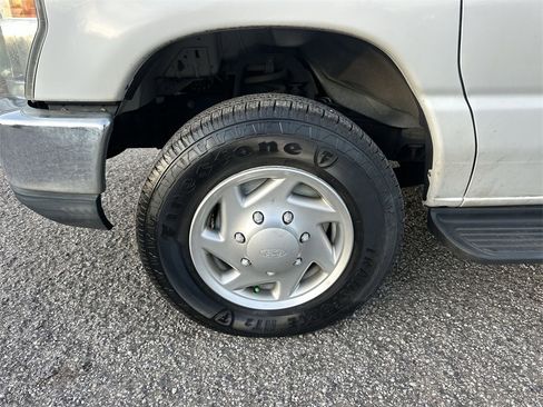 Used 2013 Ford E-350 and Econoline 350 XLT image 10