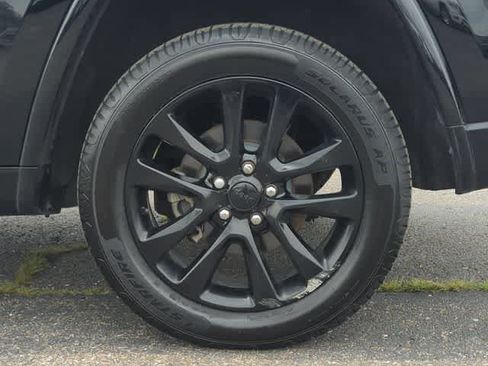 Used 2019 Jeep Grand Cherokee Altitude AWD/4WD image 14