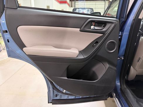 Used 2015 Subaru Forester 2.5i Touring AWD/4WD image 12