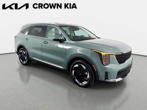 Certified 2025 Kia Sorento EX FWD image 3