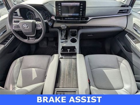 Used 2024 Toyota Sienna Limited image 8