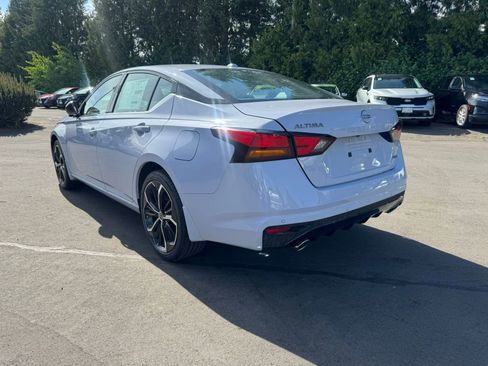 Used 2025 Nissan Altima 2.5 SR w/ SR Premium Package image 6
