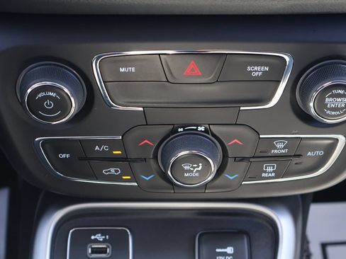 Used 2019 Jeep Compass Sport FWD image 12