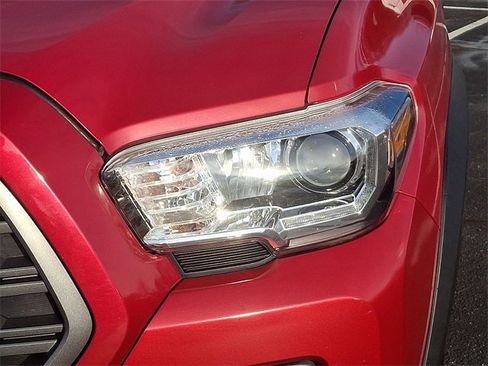 Used 2020 Toyota Tacoma TRD Sport image 9