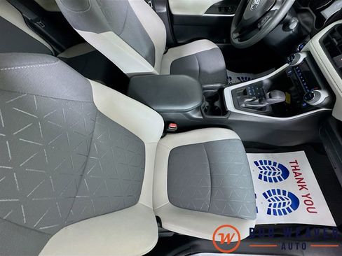 Used 2020 Toyota RAV4 XLE w/ Convenience Package image 31