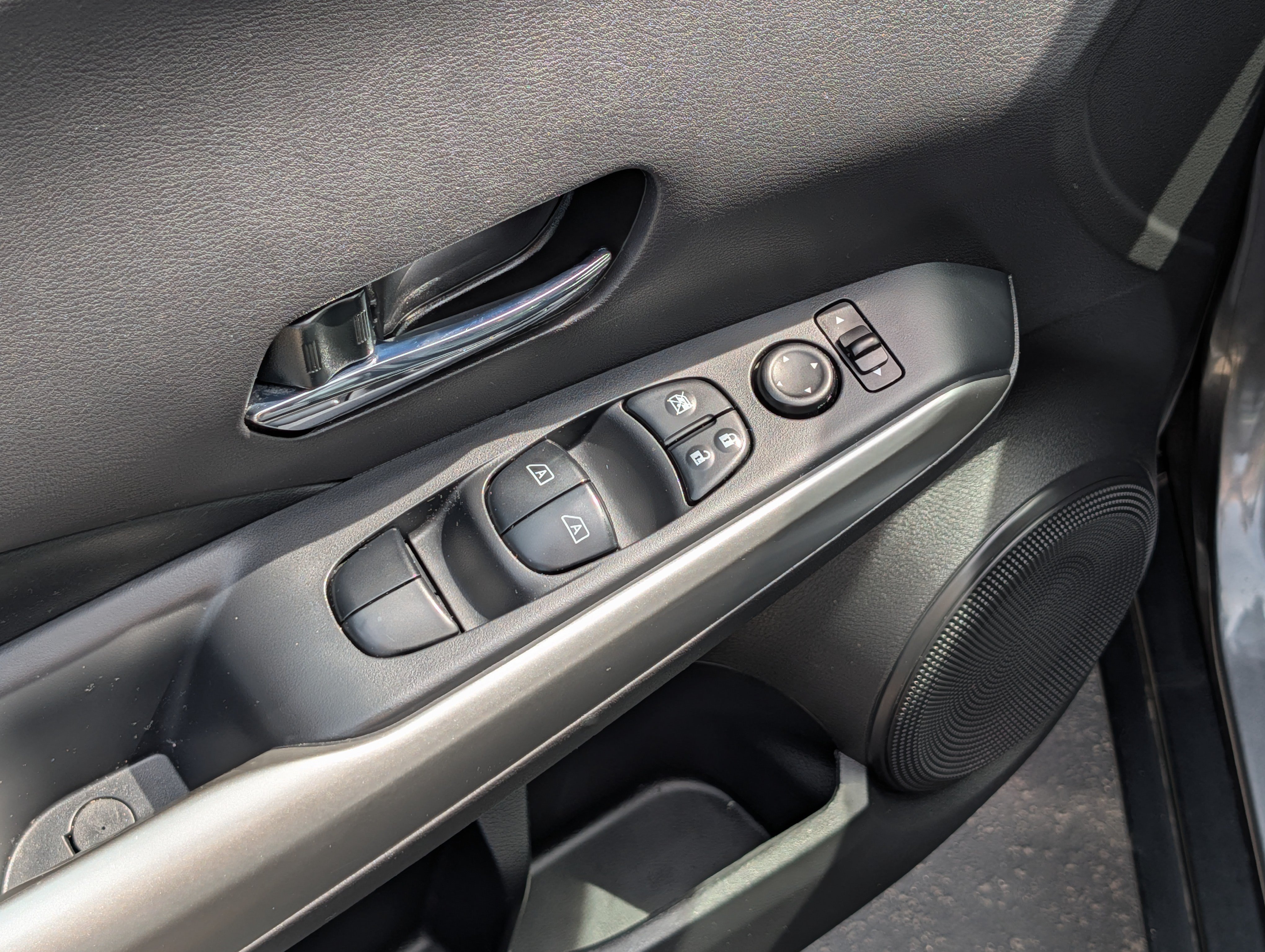 Used 2020 Nissan Kicks SR w/ SR Premium Package FWD image 19