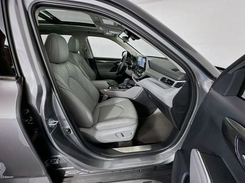 Certified 2025 Toyota Highlander Platinum AWD/4WD image 30