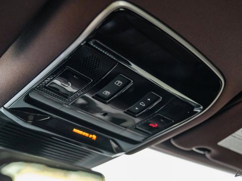 Used 2024 Land Rover Range Rover SE image 40