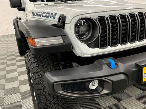 Used 2025 Jeep Wrangler Unlimited Rubicon 4xe w/ Convenience Group AWD/4WD image 35