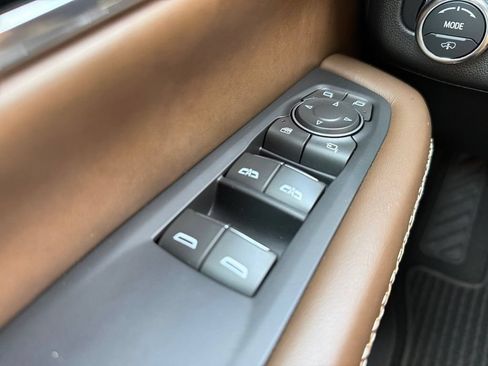 Used 2025 GMC Yukon XL Denali Ultimate AWD/4WD image 27