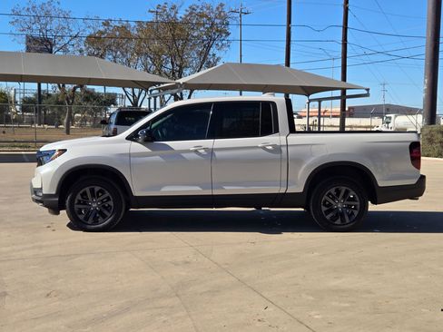 Used 2025 Honda Ridgeline Sport image 6