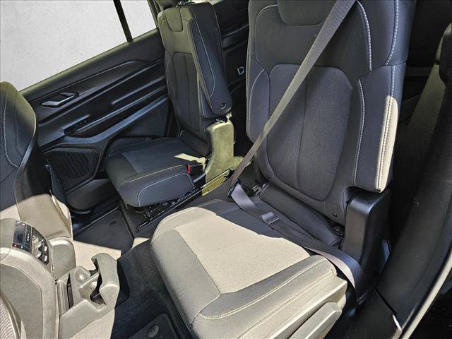 Used 2023 Jeep Grand Cherokee L Laredo AWD/4WD image 19