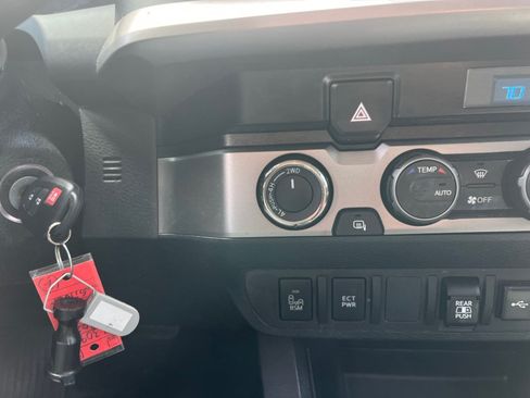Used 2022 Toyota Tacoma SR5 w/ Technology Package AWD/4WD image 23