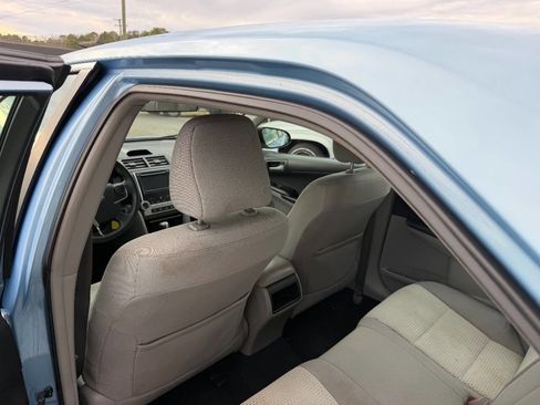 Used 2013 Toyota Camry L image 9