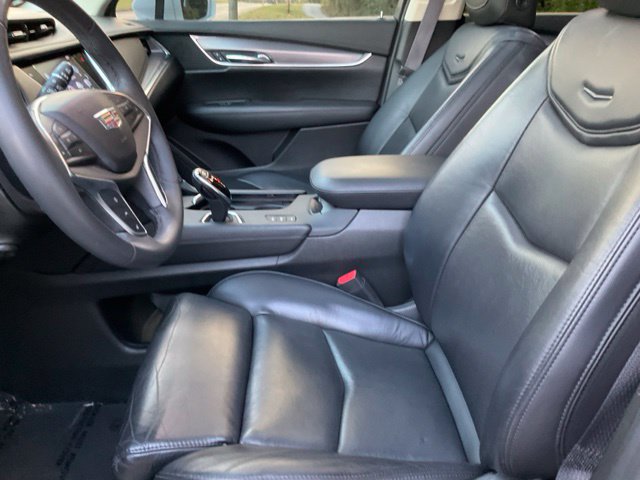 Used 2017 Cadillac XT5 Premium Luxury w/ Driver Assist Package AWD/4WD image 5