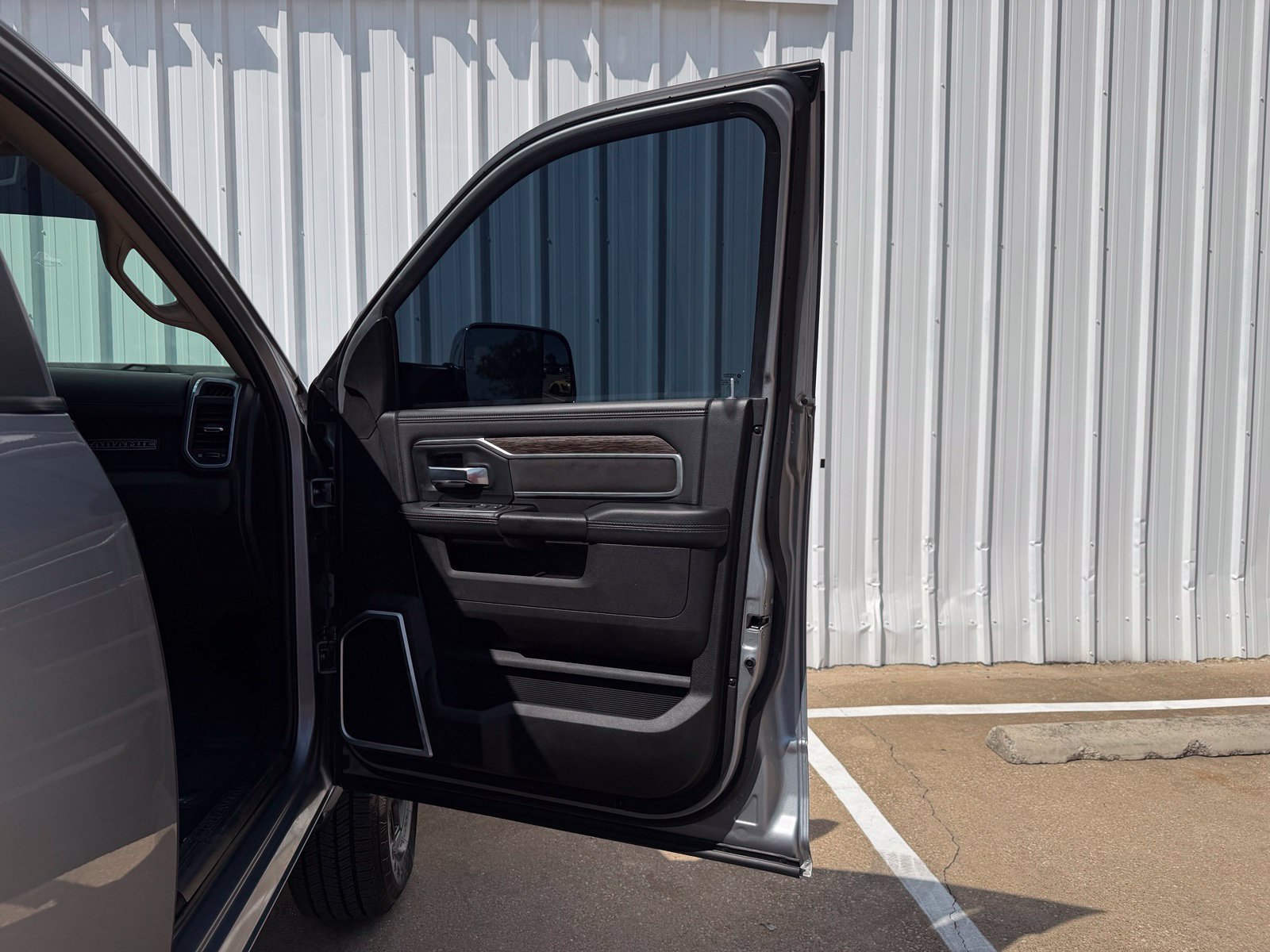 Used 2021 RAM 3500 Laramie AWD/4WD image 23