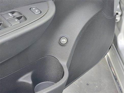 Used 2009 Chevrolet Malibu LT image 12