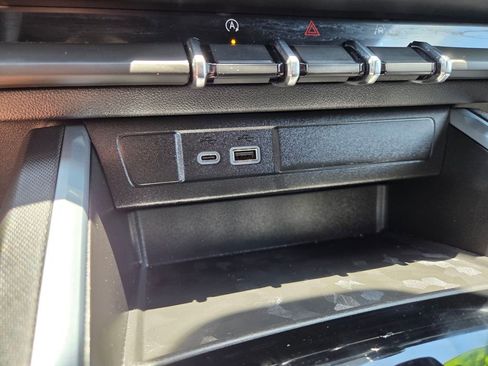 Used 2025 Chevrolet Colorado W/T RWD image 26