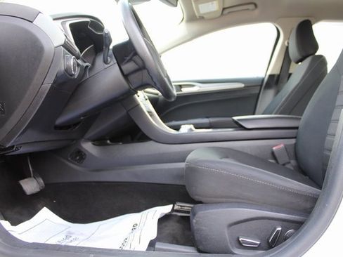 Used 2020 Ford Fusion SE FWD image 10