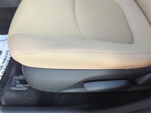 Used 2022 Toyota RAV4 LE image 23