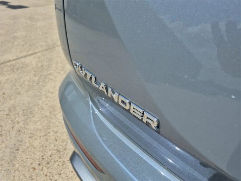 New 2025 Mitsubishi Outlander SEL image 32