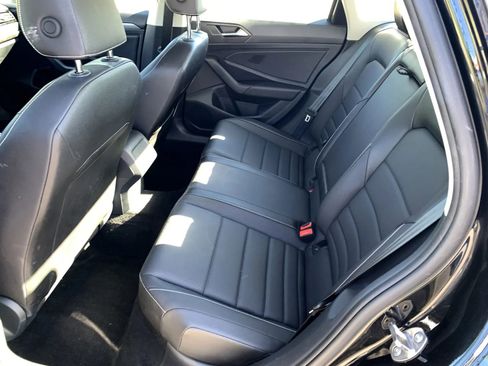 Used 2024 Volkswagen Jetta SE FWD image 25