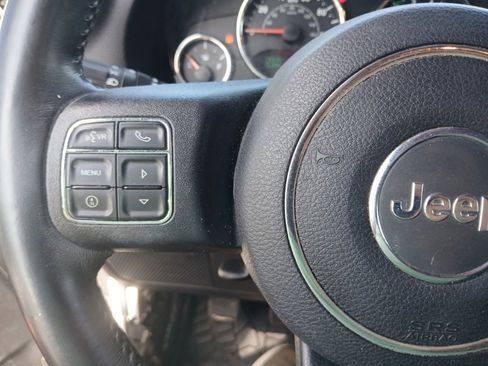 Used 2016 Jeep Wrangler Unlimited Sahara w/ Connectivity Group AWD/4WD image 26