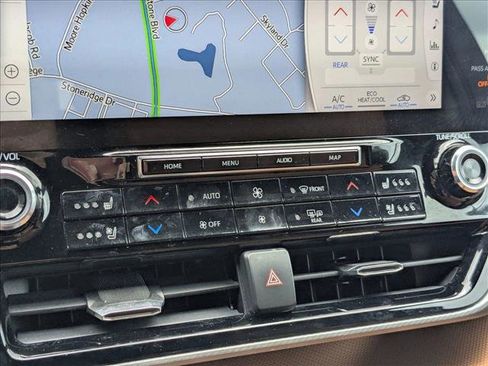 Used 2021 Toyota Highlander Platinum FWD image 17