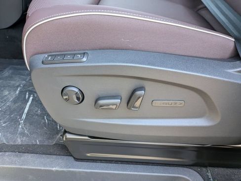 New 2025 Volkswagen ID. Buzz Pro S RWD image 19