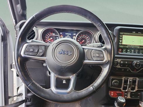 Used 2022 Jeep Gladiator Rubicon w/ Cold Weather Group image 11