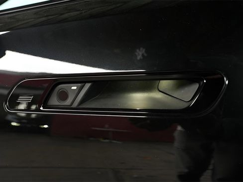 Used 2023 BMW 760i xDrive w/ Executive Package image 27