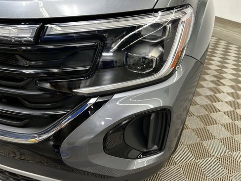 Used 2024 Volkswagen Atlas Cross Sport SE image 4