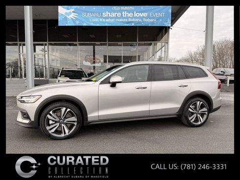 Used 2025 Volvo V60 B5 Cross Country Plus image 1