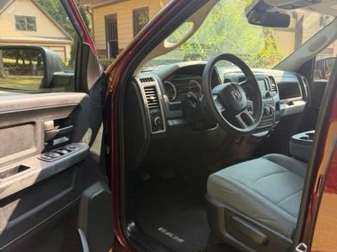 Used 2016 RAM 1500 Express AWD/4WD image 9