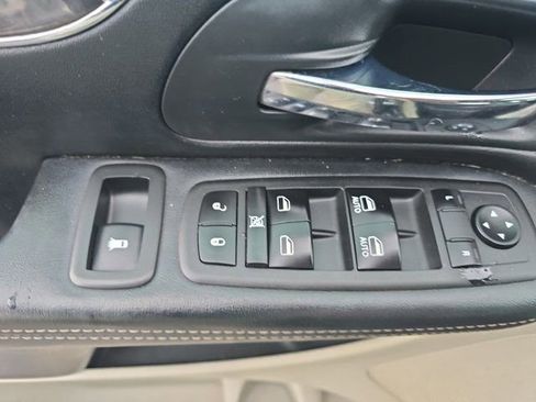 Used 2011 Chrysler Town & Country Touring image 18