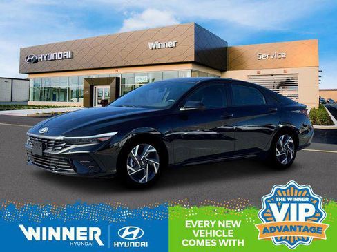 New 2025 Hyundai Elantra SEL image 2