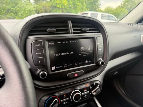 Used 2025 Kia Soul LX w/ LX Technology Package FWD image 16