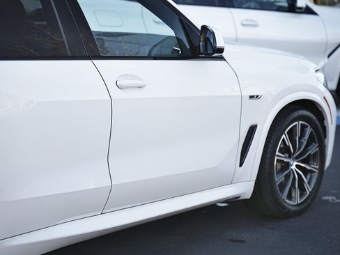 Used 2023 BMW X5 xDrive45e w/ M Sport Package image 8