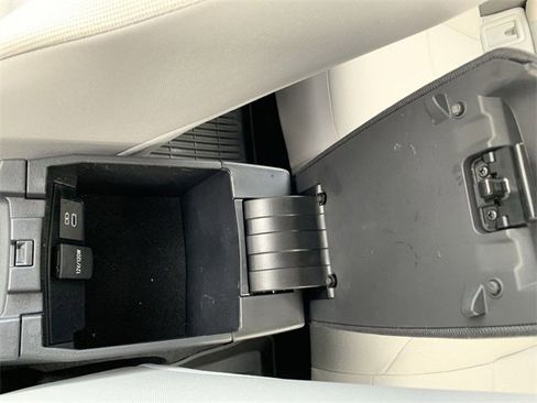 Used 2025 Toyota Corolla Cross L image 26