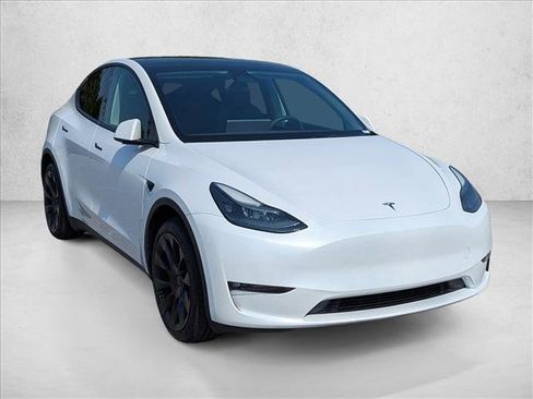 Used 2023 Tesla Model Y Long Range AWD/4WD image 3
