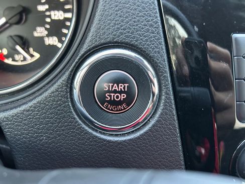 Used 2020 Nissan Rogue SV FWD image 30