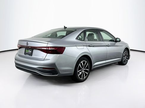 Used 2025 Volkswagen Jetta SE FWD image 9