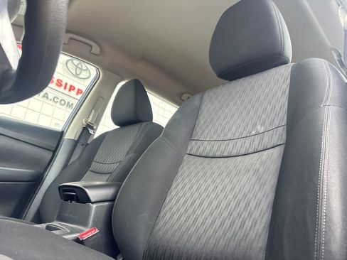 Used 2017 Nissan Rogue S image 9