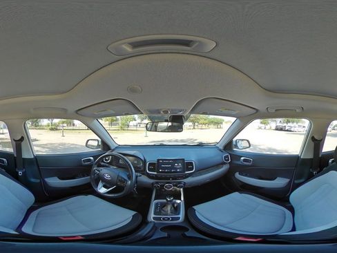 Used 2023 Hyundai Venue SEL image 43