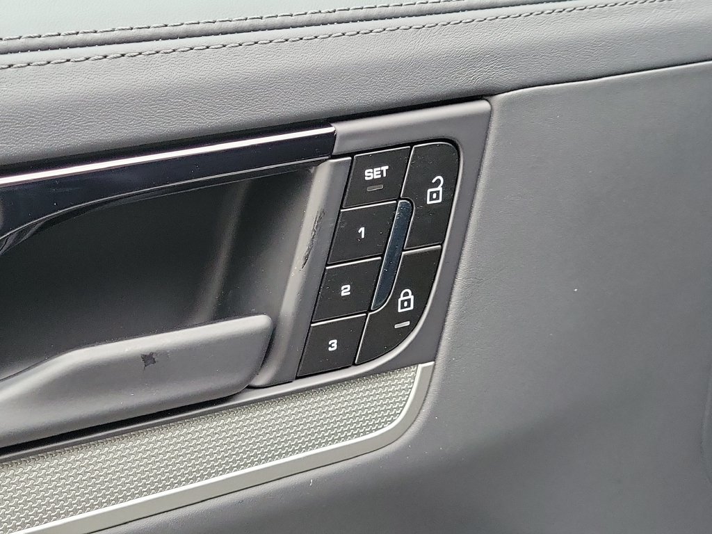 Certified 2026 Porsche Cayenne Coupe AWD/4WD image 25